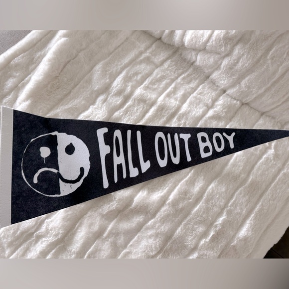 Fallout Boy VIP Swag from 2024 Tour - Picture 2 of 8